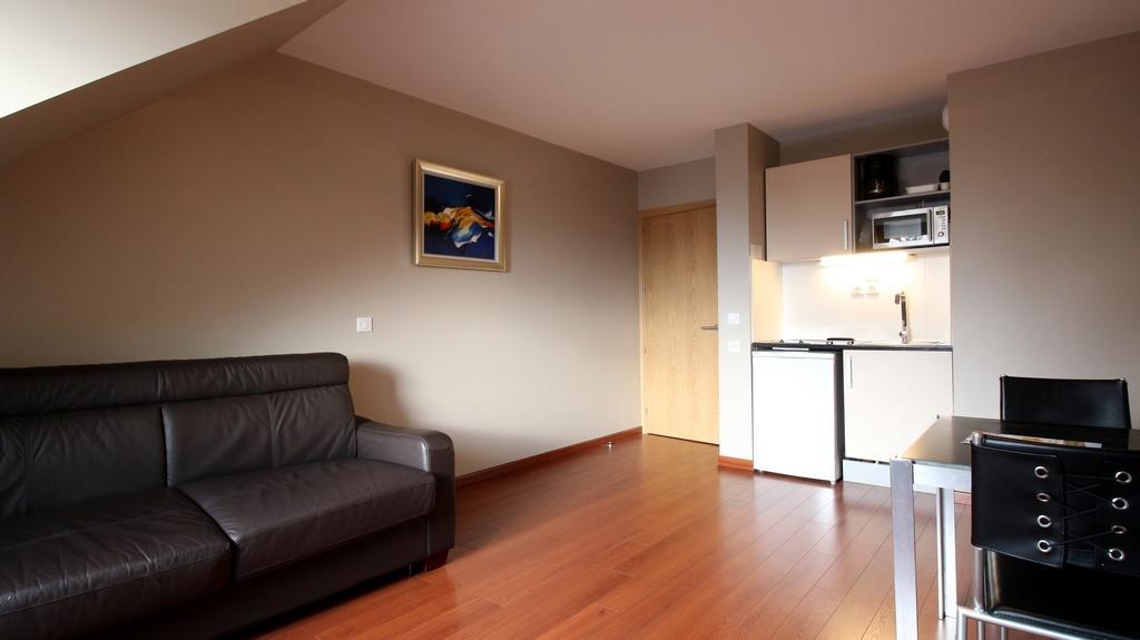 Aux Balcons Du Sancy Aparthotel Picherande Exterior photo