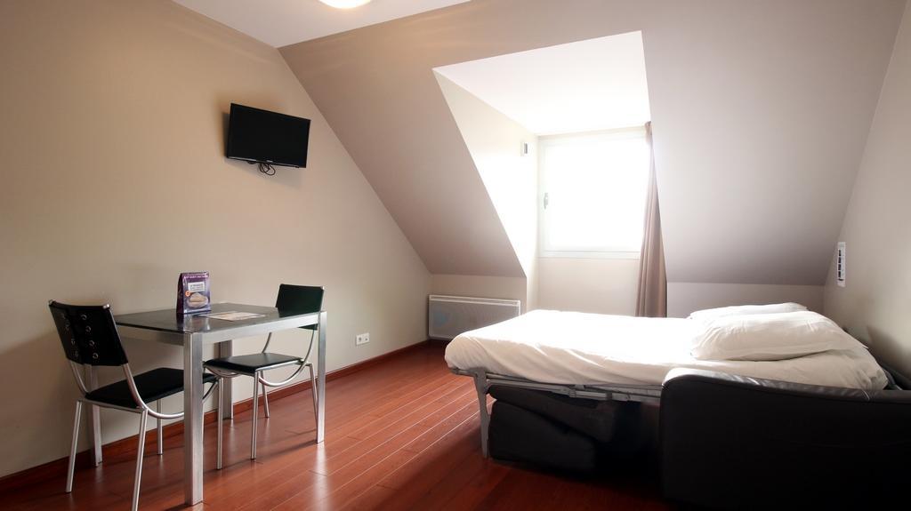Aux Balcons Du Sancy Aparthotel Picherande Exterior photo